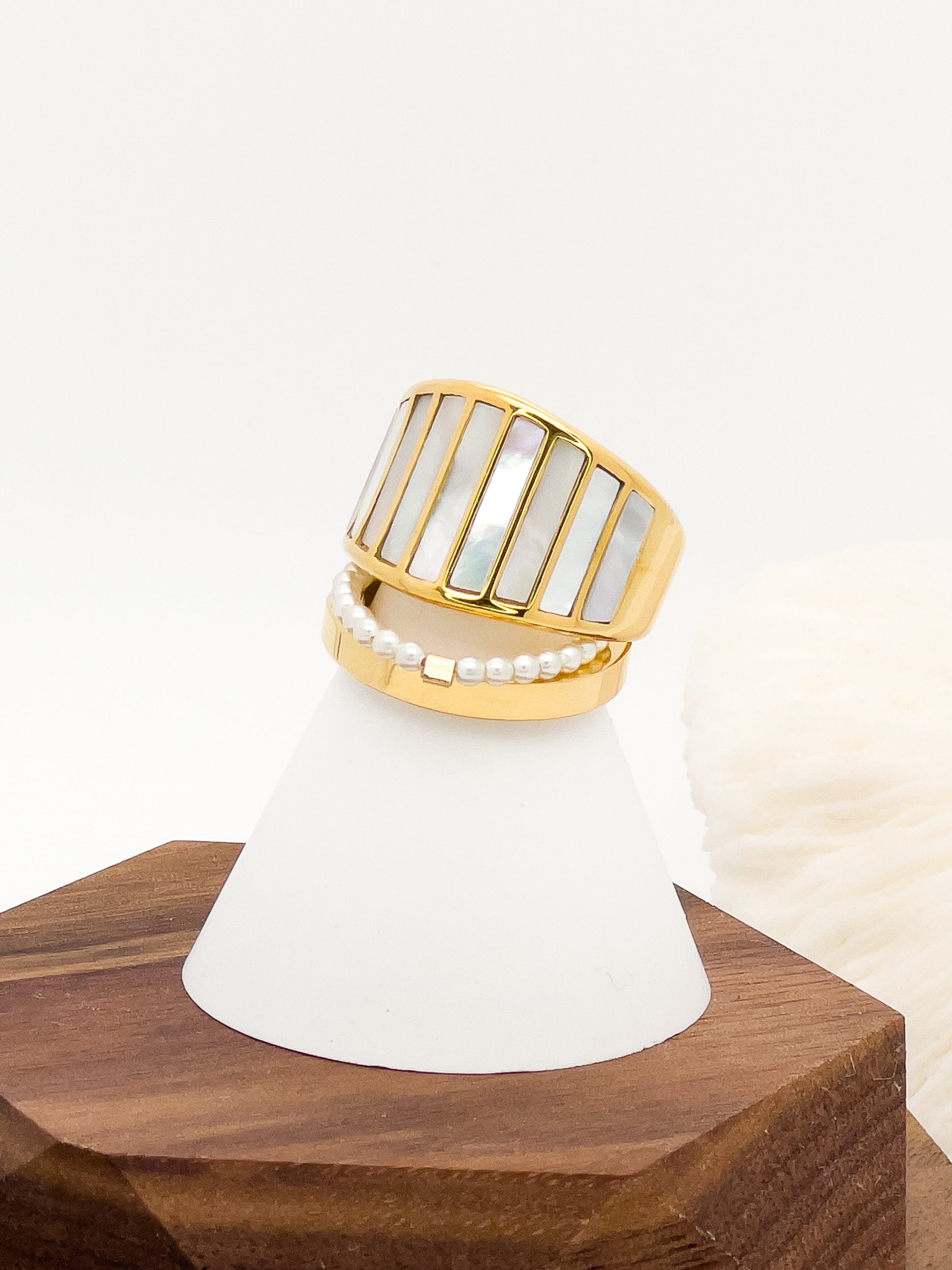 Nerissa Pavé Shell Chunky Gold Ring - Everyday Jewelry | Chic Chic Bon