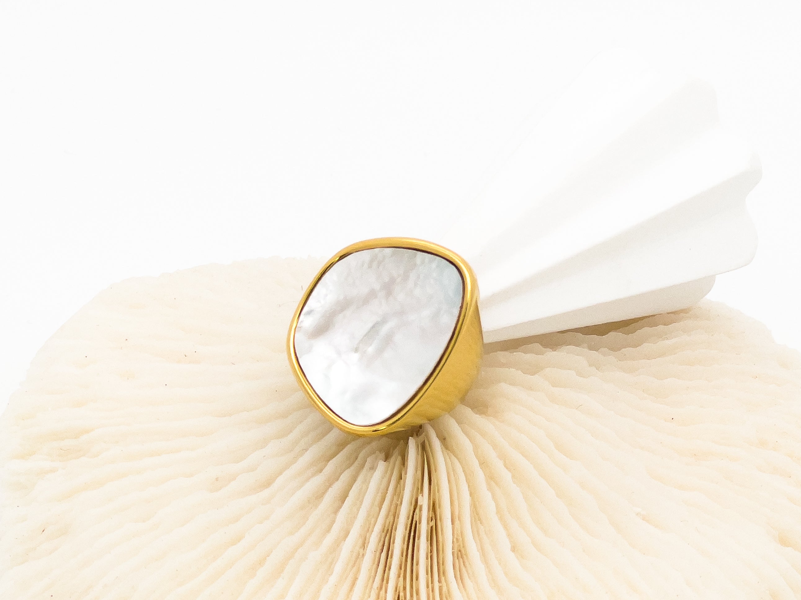 Oki Chunky Irregular Shell Gold Ring - Everyday Jewelry | Chic Chic Bon