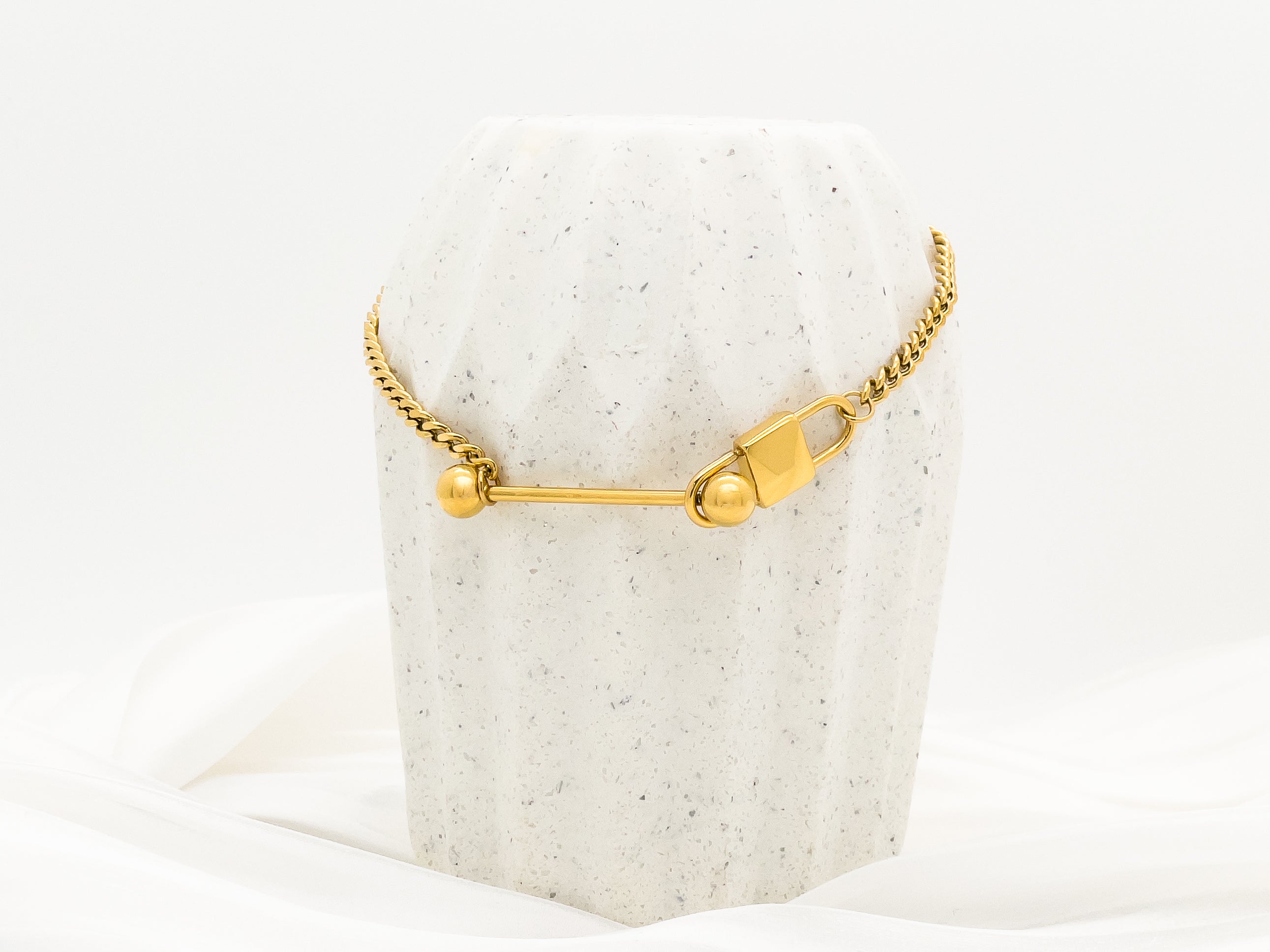 Khloe Bar Chain Necklace - Online Jewelry Shop | Chic Chic Bon