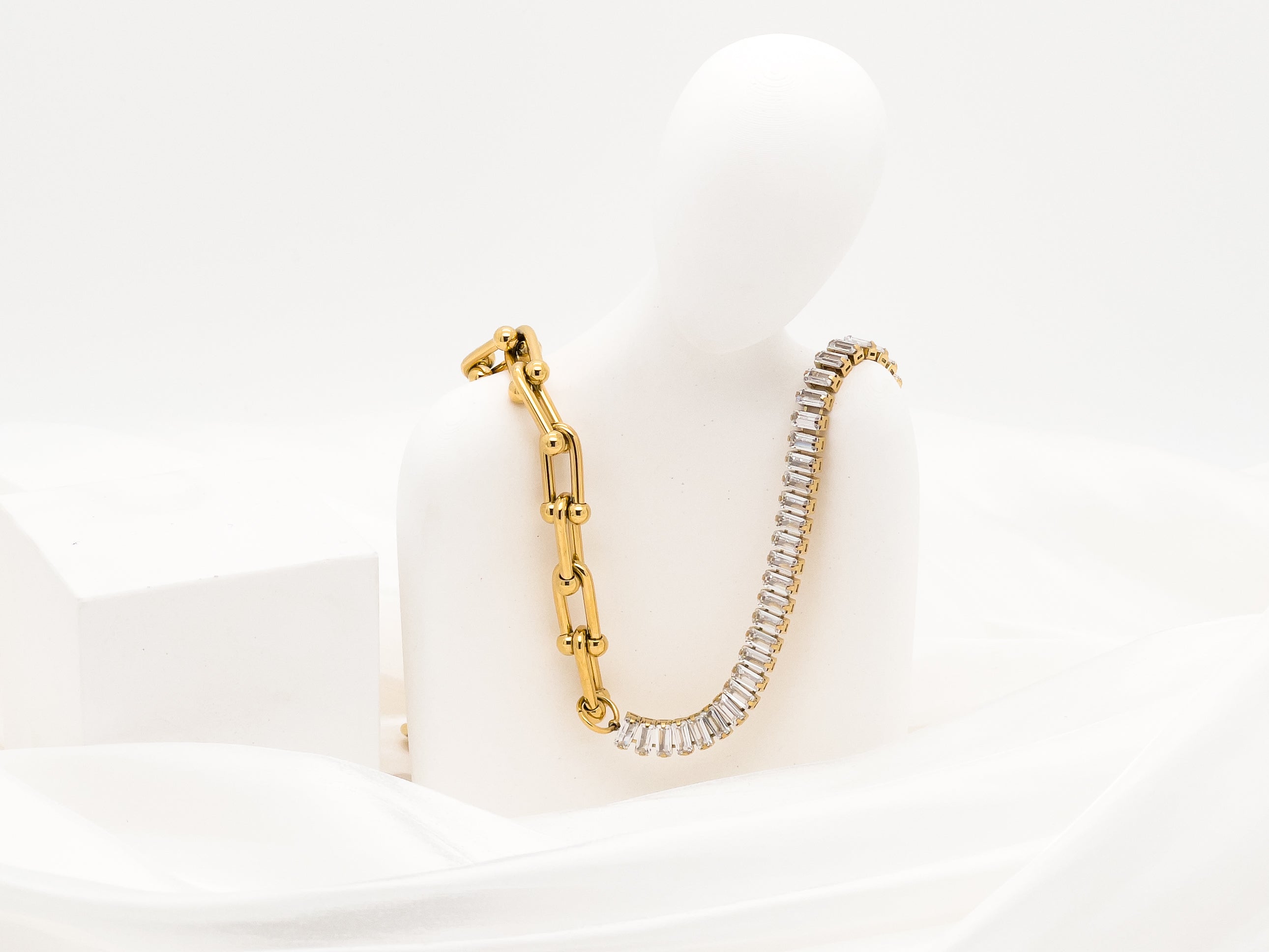 Layla Emerald Cut Crystal Gold Chain Necklace - Fashion Jewelry | Chic Chic Bon
