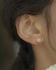 Elegant Glamour Pearl Studs